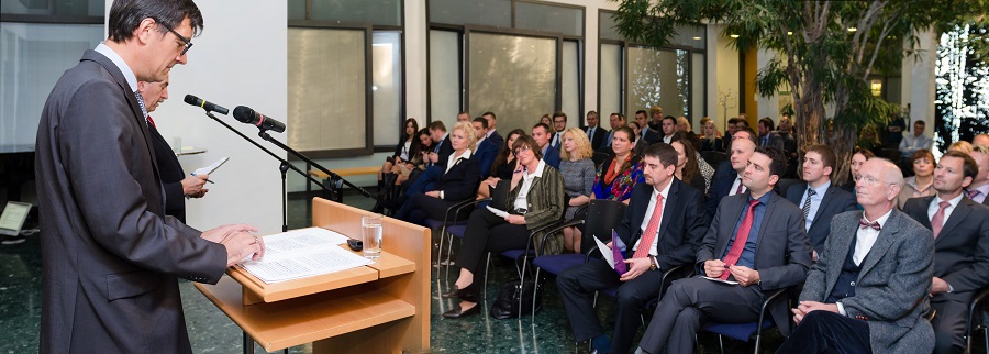 ASCII Kolor stitching | 2 pictures | Size: 8298 x 2969 | FOV: 50.98 x 18.79 ~ -9.90 | RMS: 3.66 | Lens: Standard | Projection: Planar | Color: LDR |